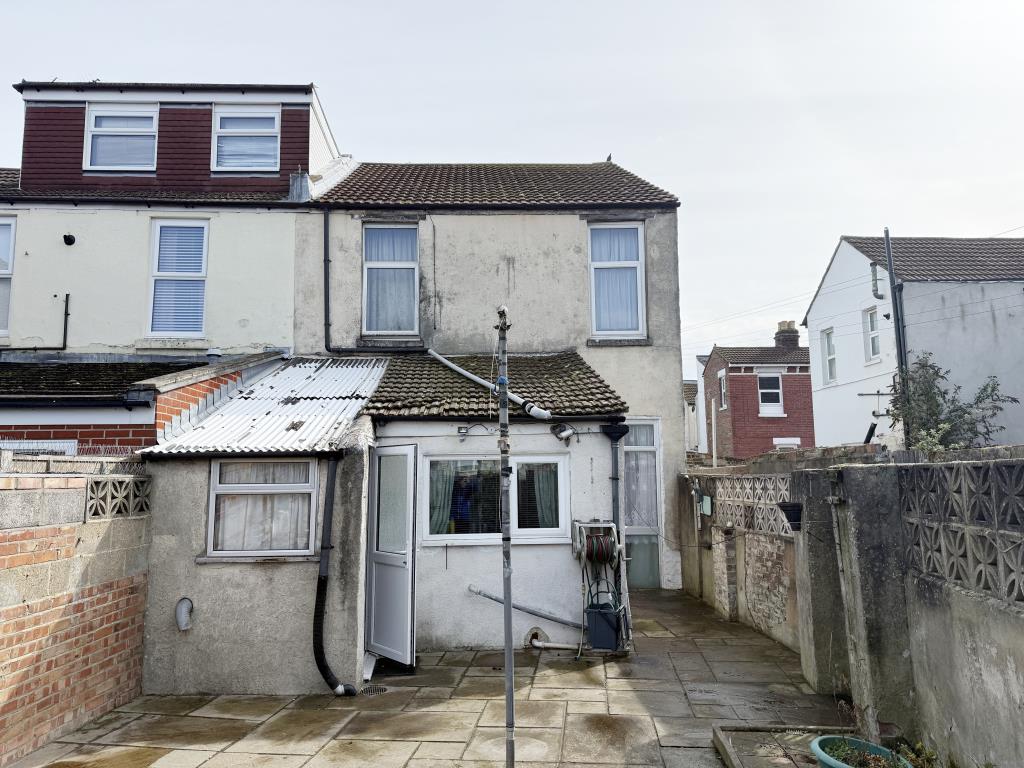 Lot: 133 - THREE-BEDROOM HOUSE IN NEED OF IMPROVEMENT - Rear elevation with rendered and painted exterior